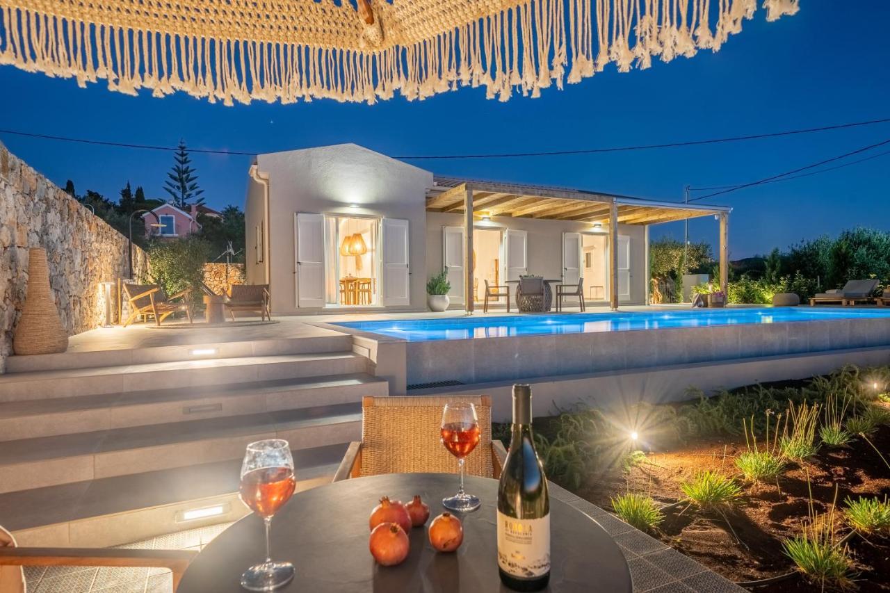 Summer Breeze Villa Tzamarelata Exterior foto